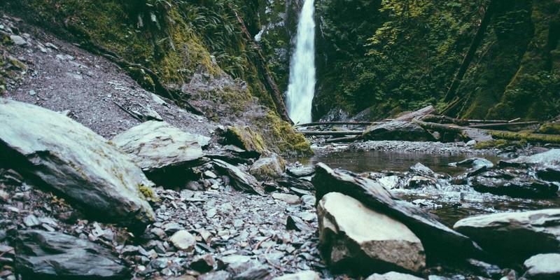 中国制造新标杆：宁波华宇智能化气力输送系统如何革新制药行业粉体无尘转运